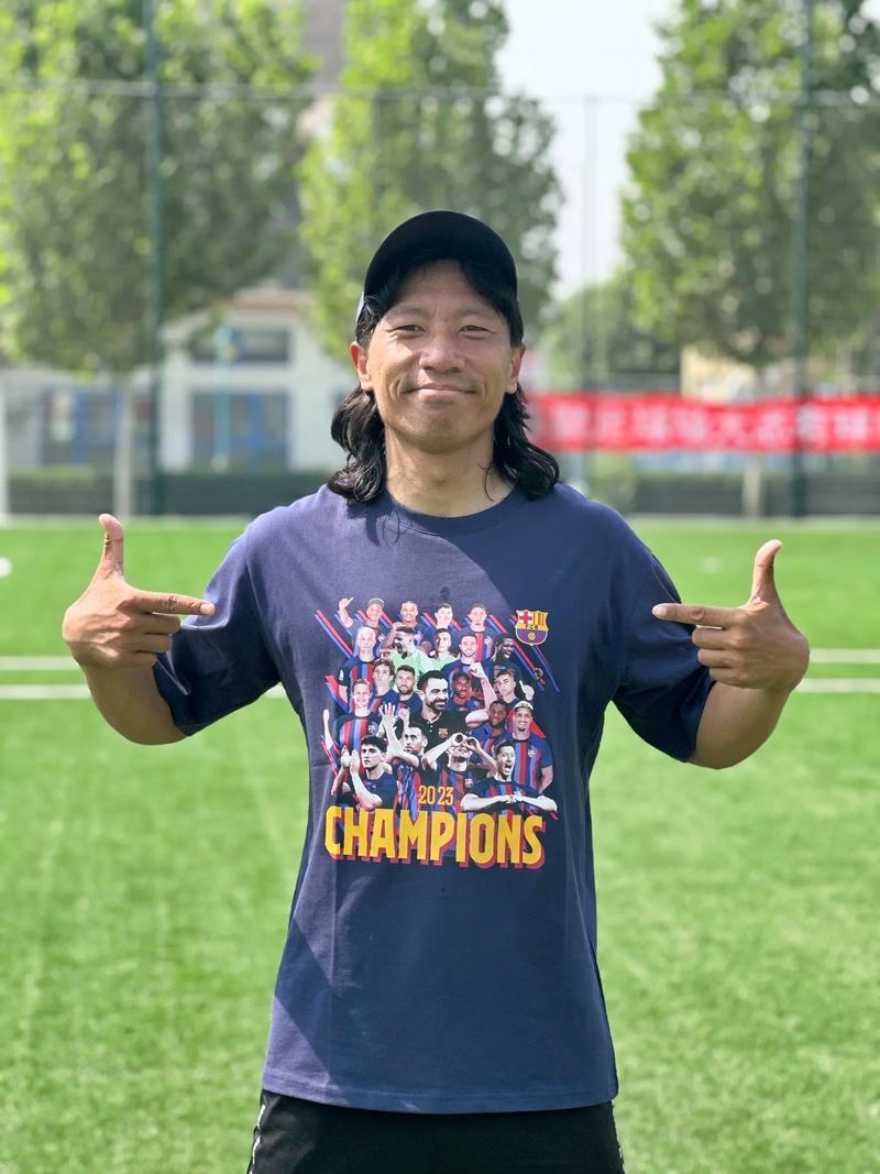 Con Gà Cục Tác Lá Chanh
